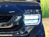 【LEDヘッドライト】悪天候や夜間走行時も良好な視界を確保し安心して運転できる高輝度LEDヘッドライトを装備!点灯速度が早く、消費電力も抑えられています。