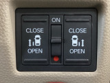 【両側パワースライドドア】両側がパワースライドドアになっており、運転席のスイッチやスマートキーでも開閉が可能です!開口部も広いので乗り降りも楽々♪
