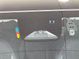 【ホンダセンシング】走行中に前方の車両等を認識し、衝突しそうな時は警報とブレーキで衝突回避と被害軽減をアシスト。より安全にドライブをお楽しみいただけます。