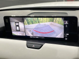 【全周囲カメラ】専用のカメラにより、上から見下ろしたような視点で360度クルマの周囲を確認することができます☆死角部分も確認しやすく、狭い場所での切り返しや駐車もスムーズに行えます。