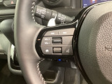 ステアリングにオーディオ操作スイッチが付いています。オーディオ画面に直接タッチしなくても操作が出来ますので、運転に集中できます。