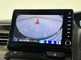 【バックカメラ】運転が苦手な方も車庫入れラクラクです!ギアをリバースに入れれば自動的にモニターが切り換わりますので、面倒な操作は不要です。狭い駐車場もお車を傷つけず安心です!