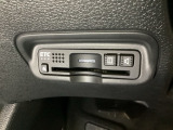 ハンドルの左下にETCがついています。高速道路の料金所の通過も楽々です!。 カードの取り出しもしやすい場所についています。