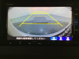 バックでの車庫入れも安心です! リアカメラが付いているバックモニター付のナビを装備しております。操作線もついており距離感も画面から確認できます。