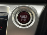 【プッシュスタート】スマートキーを持っているだけ、鍵を差し込むことなく、ボタンを押すだけでエンジン始動や停止を行うことができます。