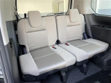 【サードシート】3列目もゆとりがあり居心地よくお過ごしいただけます。掲載箇所以外にご希望の写真がございましたらお気軽にお問い合わせ下さい。フロアマットは汚れが気になる場合は新品のご注文も承ります。