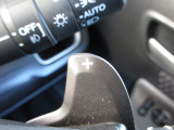 マニュアル車のような感覚で、ワインディングロードでも車を操れるマニュアルモード・パドルシフト付きです。長い下り坂でのエンジンブレーキや、高速道路の合流の際の加速も思いのままです。