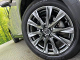 【純正19インチアルミホイール】外観にマッチした純正アルミホイールを装着しております。各種社外アルミホイールや、スタッドレスタイヤも取扱いしております。是非ご相談ください♪