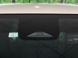 【プリクラッシュセーフティ】前方の車両等を検知し、衝突しそうな時は警報で注意を促し、ブレーキを踏む力をサポート。ブレーキを踏めなかった場合は衝突被害軽減ブレーキが作動、衝突回避をサポートします。