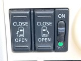 【両側パワースライドドア】スマートキーや運転席のスイッチで後席両側スライドドアの開閉が可能♪電動だから力を入れてドアを開ける必要が無く、小さなお子様でも簡単に開け閉めでき快適です♪