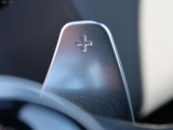 ステアリングパドルシフト『クイックなシフト操作が可能!レスポンスが高く、運転者様のギア変則にしっかりとついてきてくれます!ジャガーと一体となれる装備です。』
