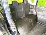 後部座席も気になるようなキズ・汚れやへたり等、大きなダメージはなく、良好な状態です。