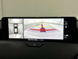 360&deg;ビューモニターでは、両サイドとフロント、バックカメラの合成で、あたかも上空から見下ろした様に周囲を確認して頂けます。駐車場だけでなく、T字路等でも活躍のアイテムです。