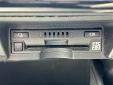 【ETC2.0(DSRC/ITSスポット)】ETCカードを挿入すれば料金所はノンストップで通過できます。ETC限定の割引や、高速道路の情報提供サービスを利用できます。