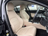 【運転席】運転席やその他のシートに座っていただき、エンジンをかけていただく事も可能です。