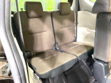 床下収納式のサードシートです。座席部分をコンパクトに収納でき、広大な荷室スペースとしてお使いいただけます!乗車人数や荷物の量など利用シーンに合わせて3列目を有効活用でき、とっても便利♪
