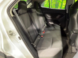 後部座席も気になるようなキズ・汚れやへたり等、大きなダメージはなく、良好な状態です。