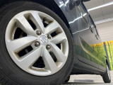 【純正アルミホイール】外観にマッチした純正アルミホイールを装着しております。各種社外アルミホイールや、スタッドレスタイヤも取扱いしております。是非ご相談ください♪