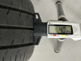 夏タイヤの残り溝は4.0mmです。スリップラインからは2.3mmとなっております。