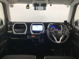 【前方視界】開放的な前方視界!運転がしやすく疲れにくいです♪窓が大きく、見通しがとっても良いおクルマですよ♪