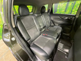 後部座席も気になるようなキズ・汚れやへたり等、大きなダメージはなく、良好な状態です。