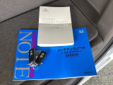 メンテナンスノート【整備記録簿】、取説も揃っています。スマートキーはバッグなどにしまったままボタン操作でエンジンの始動・停止ができて大変便利です。