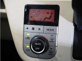 【オートエアコン】温度を設定すれば自動で快適な車内温度を保ちます。エアコン内部の高性能脱臭フィルターで車内のアレルゲンや花粉を除去。