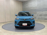 お車購入のポイントとなるフロントマスクです!シャープな目つきが印象的なデザインのヘッドランプです。