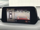 360&deg;ビューモニターでは、両サイドとフロント、バックカメラの合成で、あたかも上空から見下ろした様に周囲を確認して頂けます。駐車場だけでなく、T字路等でも活躍のアイテムです!