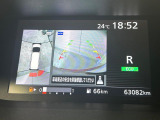 【アラウンドビューモニター】専用のカメラにより、上から見下ろしたような視点で360度クルマの周囲を確認することができます☆死角部分も確認しやすく、狭い場所での切り返しや駐車もスムーズに行えます。