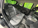 後部座席も気になるようなキズ・汚れやへたり等、大きなダメージはなく、良好な状態です。