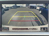 【バックモニター】後ろのカメラの映像がモニターに映し出されるので、後方の見えない死角や、障害物との距離感などもしっかり安全確認することができます!