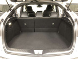ラゲージスペースはリヤシートを立てたままでも十分な収納力!