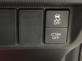 ハンドルの右側には安全装備の、CTBA(シティブレーキアシストシステム)とVSA(ABS+TCS+横滑り抑制)の解除スイッチがついています。