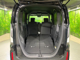 後席を格納すると、これだけの広さが!シーンに合わせたシートアレンジで、大きな荷物も積むことが出来ます♪
