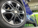 【純正15インチアルミホイール】外観にマッチした純正アルミホイールを装着しております。各種社外アルミホイールや、スタッドレスタイヤも取扱いしております。是非ご相談ください♪