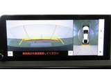 車両を上方から見たような映像をナビ画面に表示するパノラミックビューモニターです。