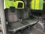 3列目シートはもちろん状態良好☆大人でもゆったりと座って頂けますので、大人数でのお出かけもラクラクです♪ご家族で、気の知れた仲間で、ドライブに行くのが楽しみですね♪