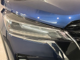 LEDヘッドライトは、点灯の瞬間から最大光量を発揮し、突然暗くなるトンネルなどでの安定感を高めます。
