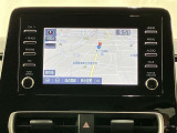 純正ナビを装備。タッチパネル式で使いやすく、お出かけもラクラクです。
