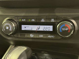 オートエアコン付きなので一度、気温を設定すれば自動的に過ごし易い温度に調整してくれますよ。 車内をいつでも快適空間にしてくれます。
