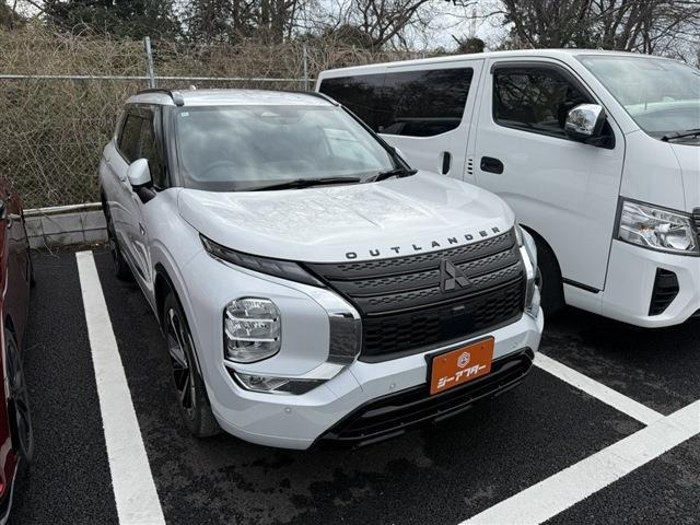 アウトランダー PHEV 2.4 P 4WD 禁煙車 ブラックレザーシート