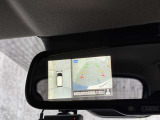 アラウンドビューモニターはルームミラーに映ります。