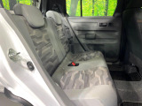 後部座席も気になるようなキズ・汚れやへたり等、大きなダメージはなく、良好な状態です。