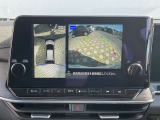 アラウンドビューモニター搭載。上から見下ろしたように液晶に映るのでスムーズな駐車をサポートします。