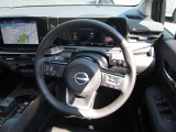 ハンドルには各種スイッチがありますが、運転中でも操作がしやすくなっております。