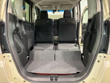 リアシートを倒すと、ラゲッジスペースを広くお使いいただけます!