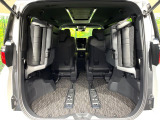 後席を格納すると、これだけの広さが!シーンに合わせたシートアレンジで、大きな荷物も積むことが出来ます♪