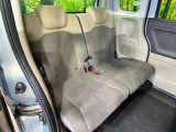 後部座席も気になるようなキズ・汚れやへたり等、大きなダメージはなく、良好な状態です。