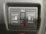 【両側パワースライドドア】スマートキーや運転席のスイッチで後席両側スライドドアの開閉が可能♪電動だから力を入れてドアを開ける必要が無く、小さなお子様でも簡単に開け閉めでき快適です♪